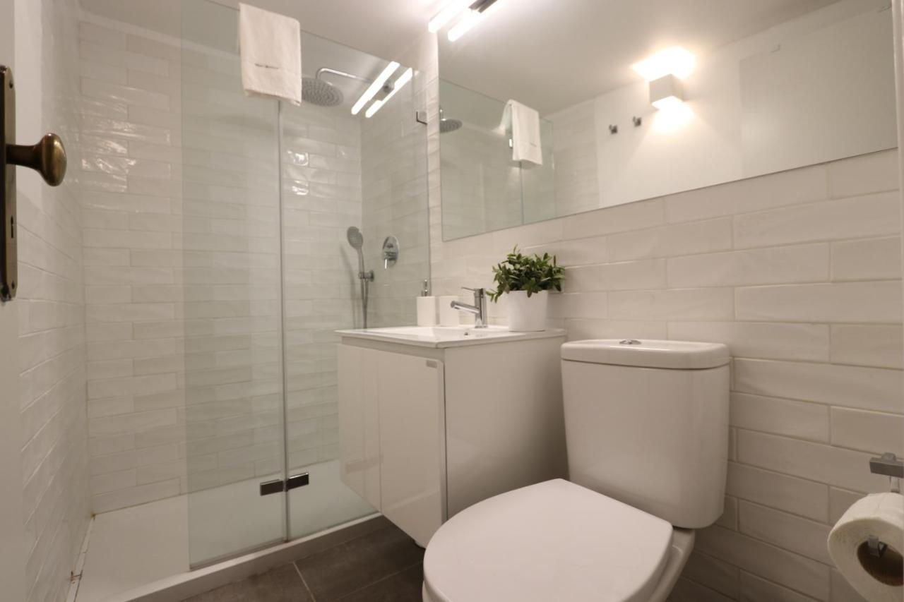 Ferienwohnung Chic Urban Retreat At Downtown With Balcony & Views Lissabon Exterior foto